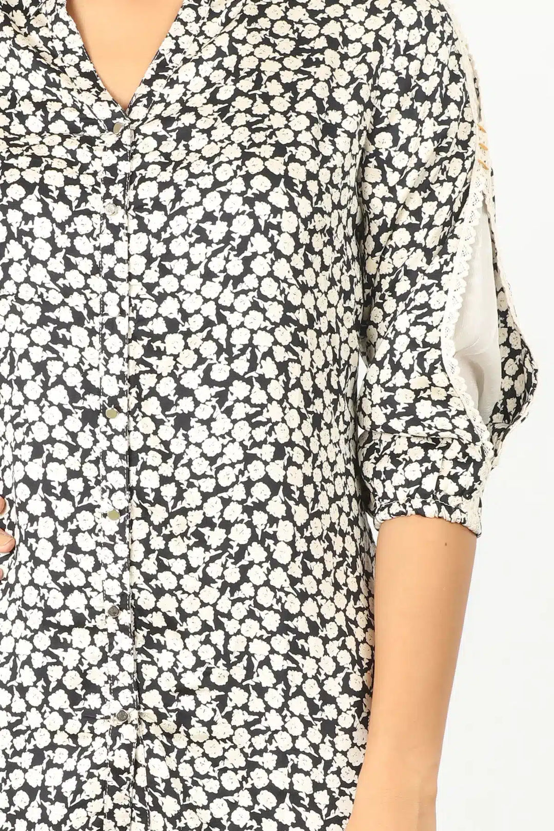 BLACK &amp; WHITE PRINT SHIRT