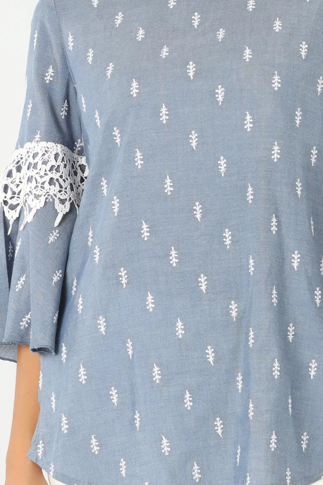 BLUE LACE TOP WITH ROUND NECK