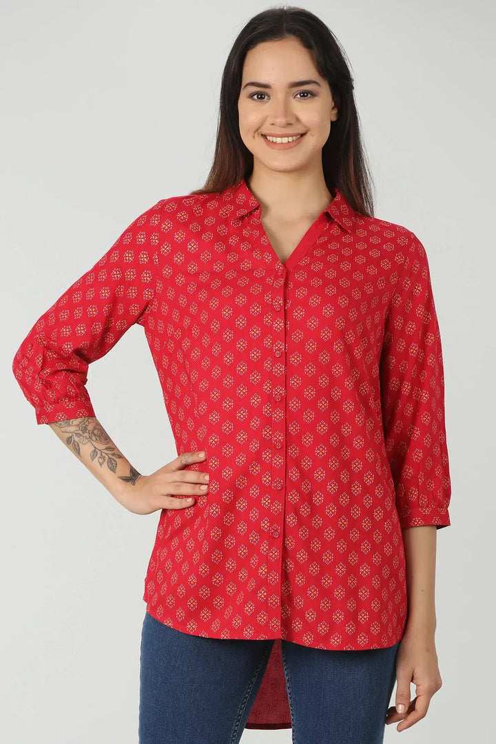 Red foil print high-low shirt