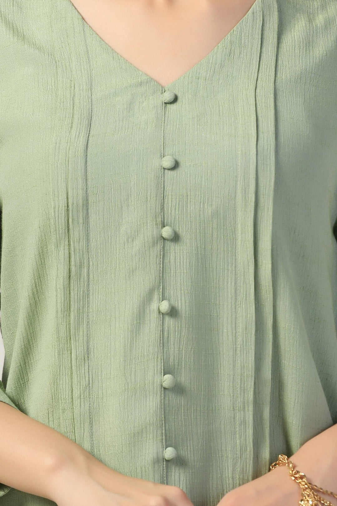 Green Crepe Casual Top with V Neck and 3/4th Sleeves