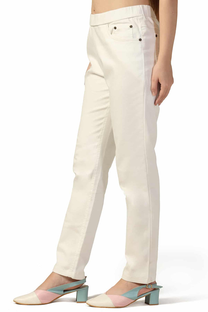 White Solid Twill Slim Pants