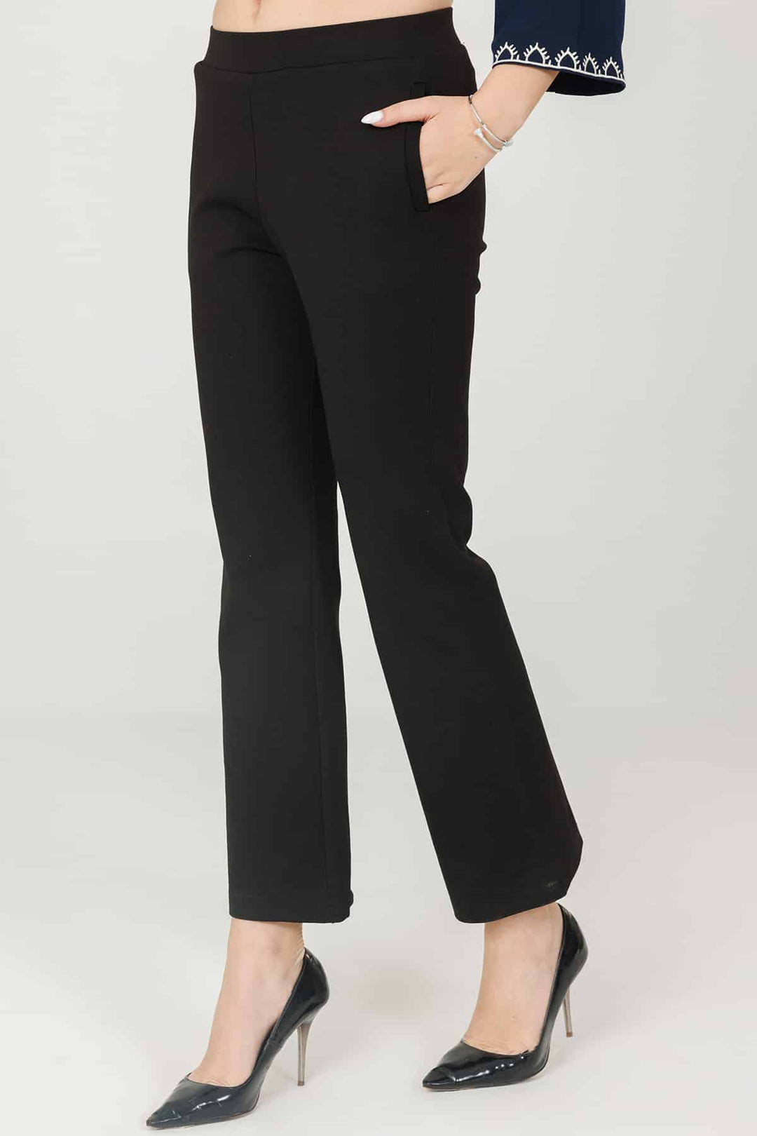 Black Solid Regular Fit Pants