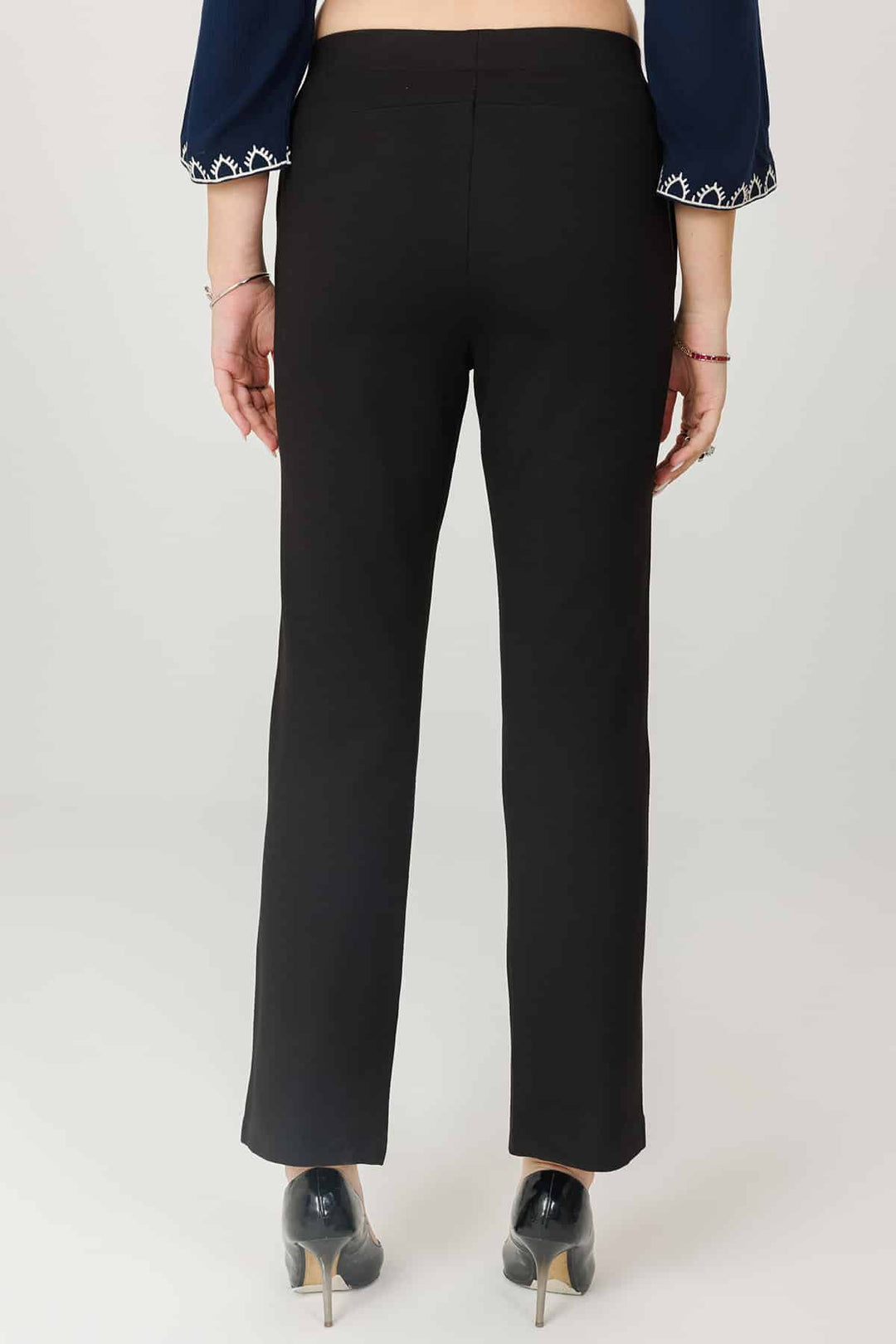 Black Solid Regular Fit Pants