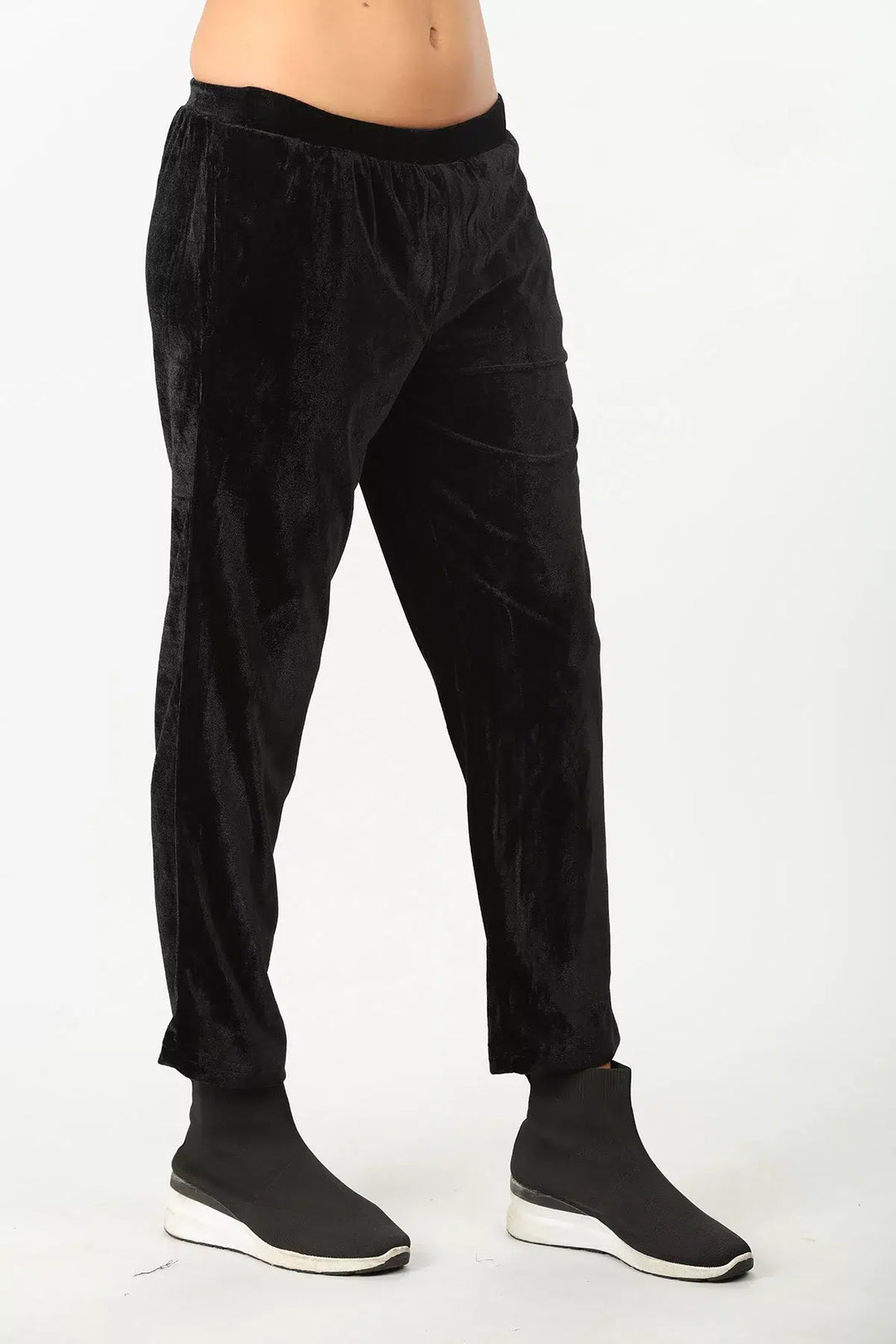 Black solid velvet pant