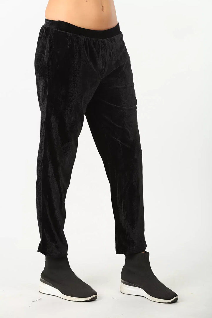 Black solid velvet pant