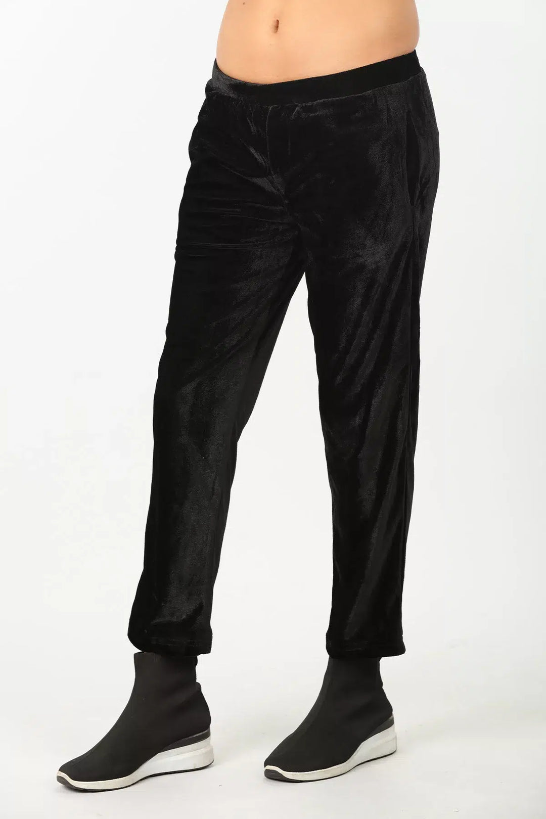 Black solid velvet pant