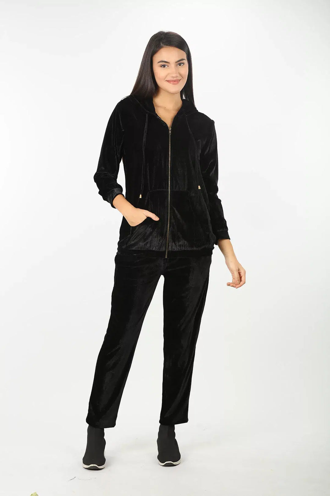 Black solid velvet pant