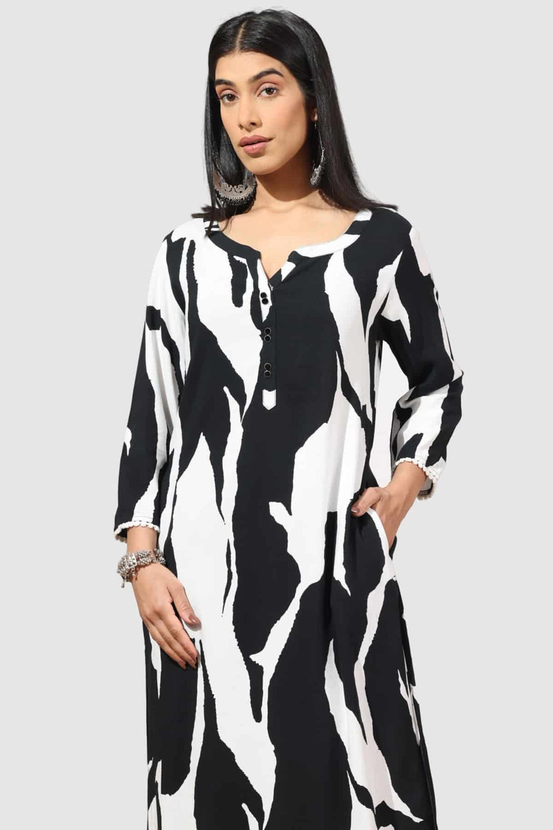 Black &amp; White Printed Rayon Kurti with 3/4th Sleeves