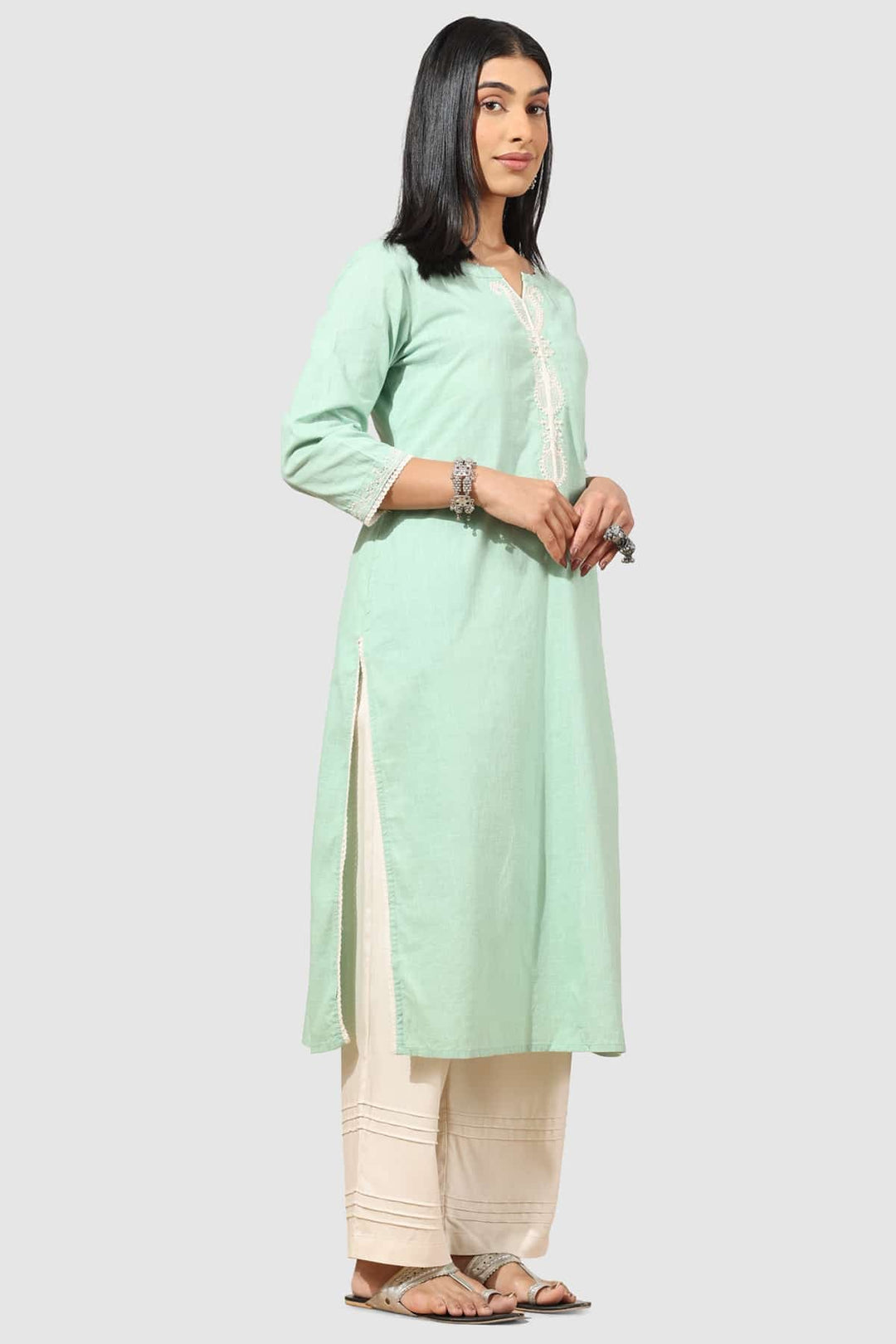 Green Embroidered Cotton Slub Kurti with Round Neck &amp; 3/4th Sleeves