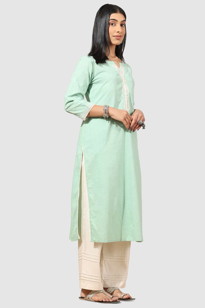 Green Embroidered Cotton Slub Kurti with Round Neck &amp; 3/4th Sleeves