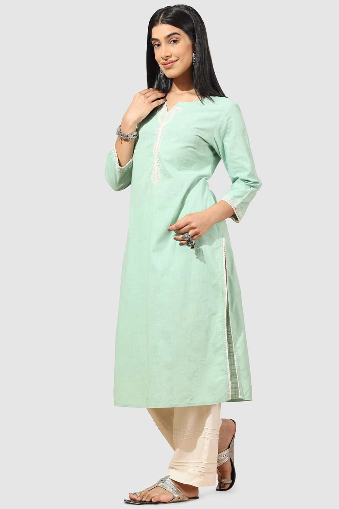 Green Embroidered Cotton Slub Kurti with Round Neck &amp; 3/4th Sleeves