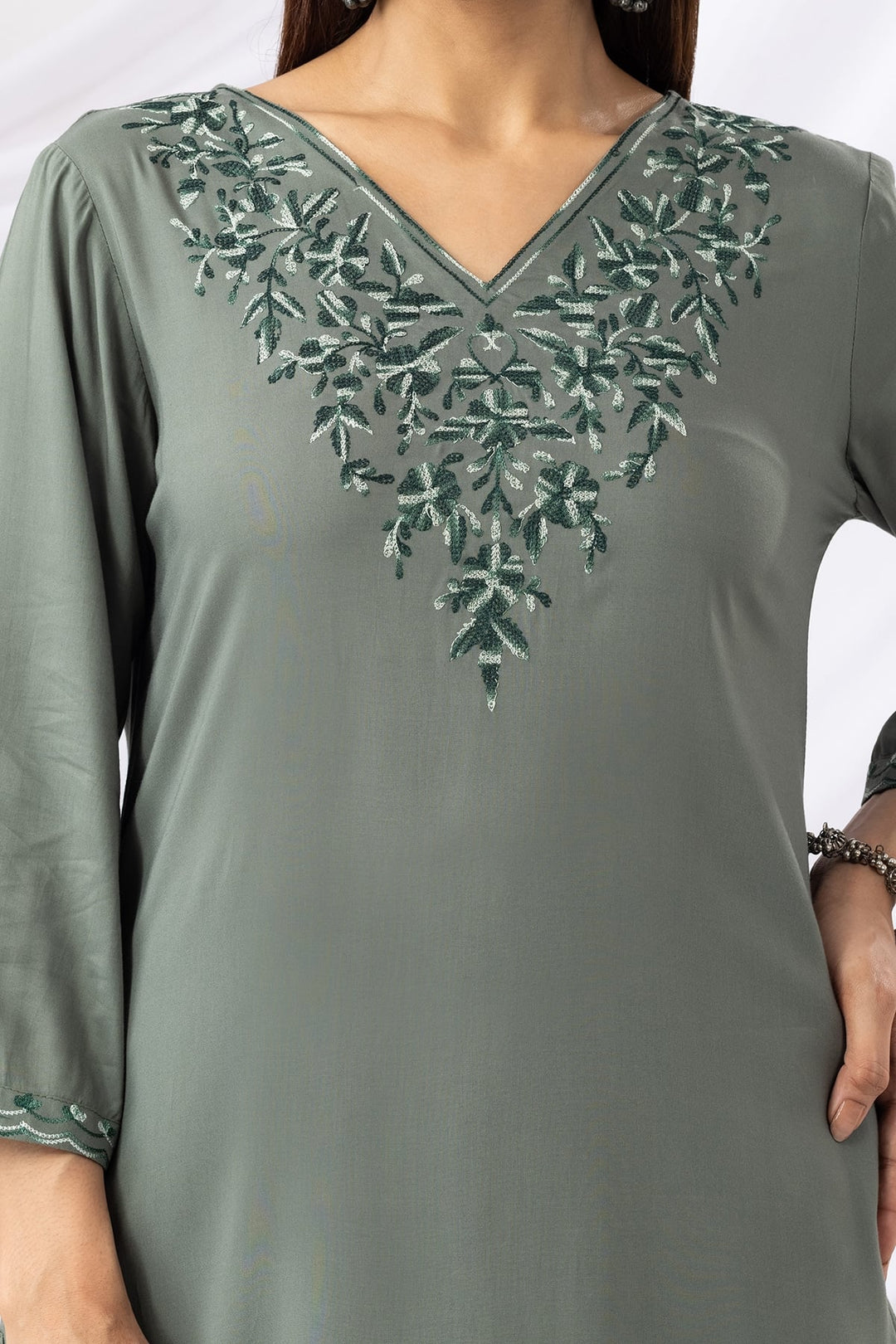 Green Embroidered Viscose Kurti with V-Neck &amp; 3/4th Sleeves