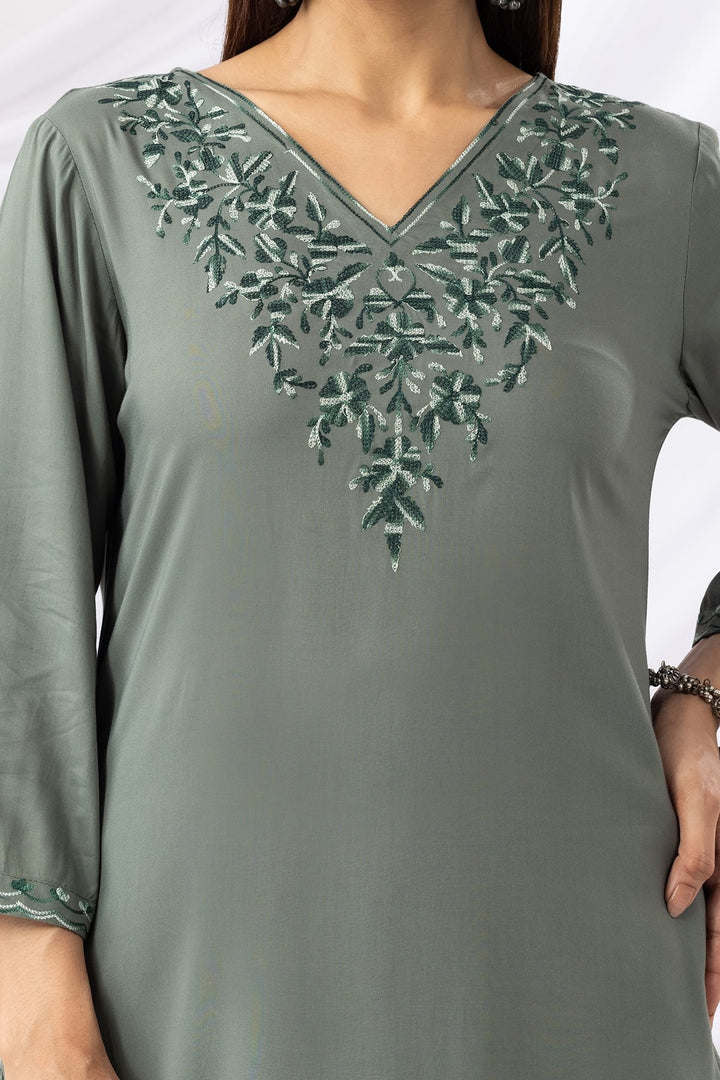 Green Embroidered Viscose Kurti with V-Neck &amp; 3/4th Sleeves