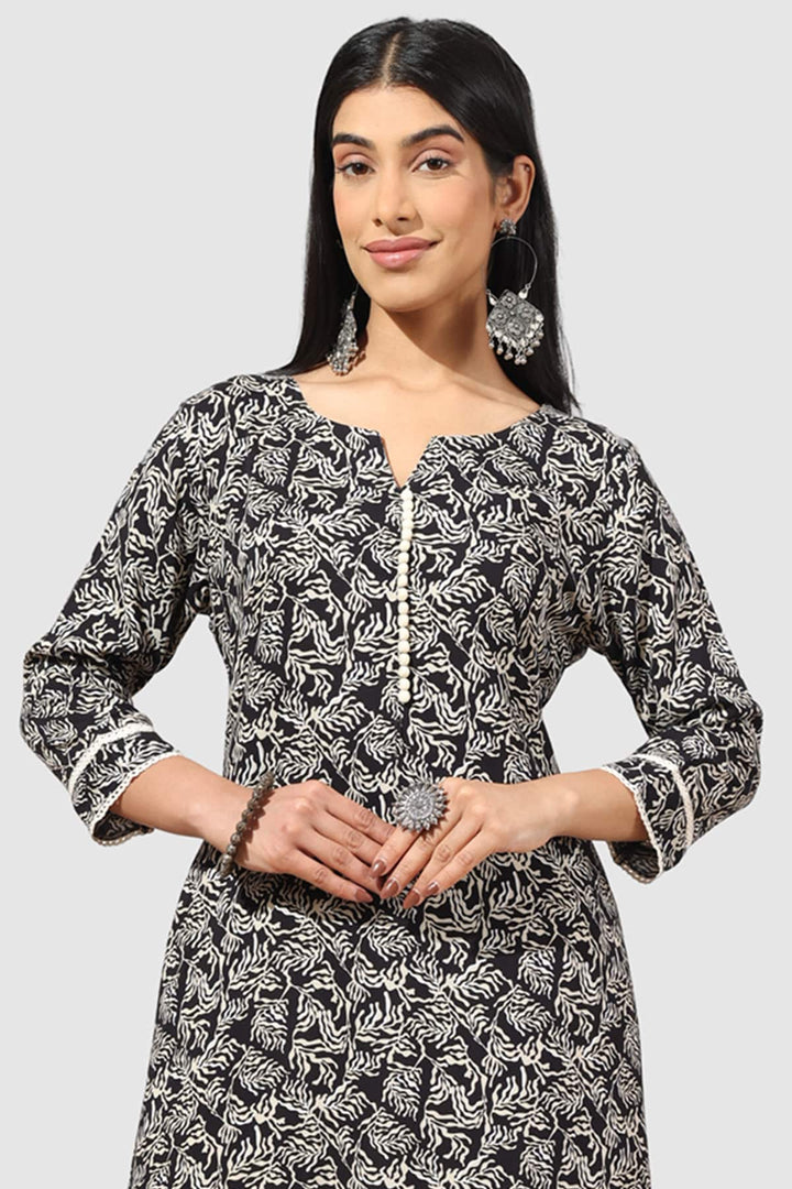 Black Rayon Printed Kurti with Round Neck &amp; 3/4th Sleeves