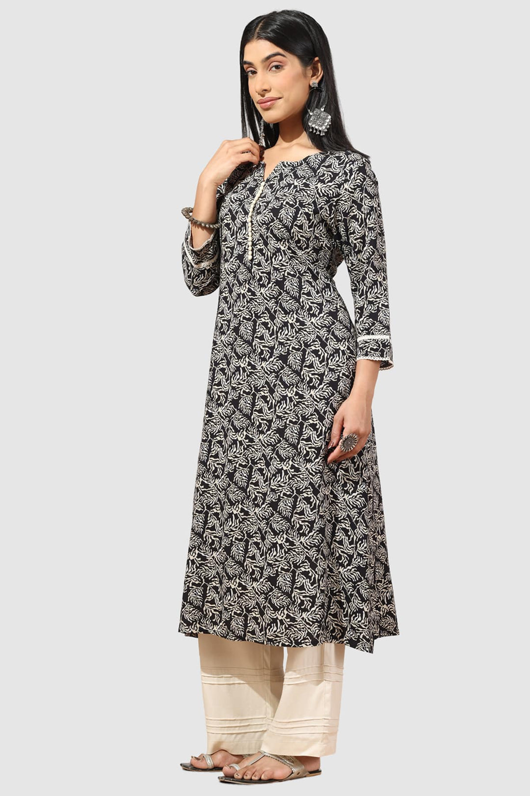 Black Rayon Printed Kurti with Round Neck &amp; 3/4th Sleeves