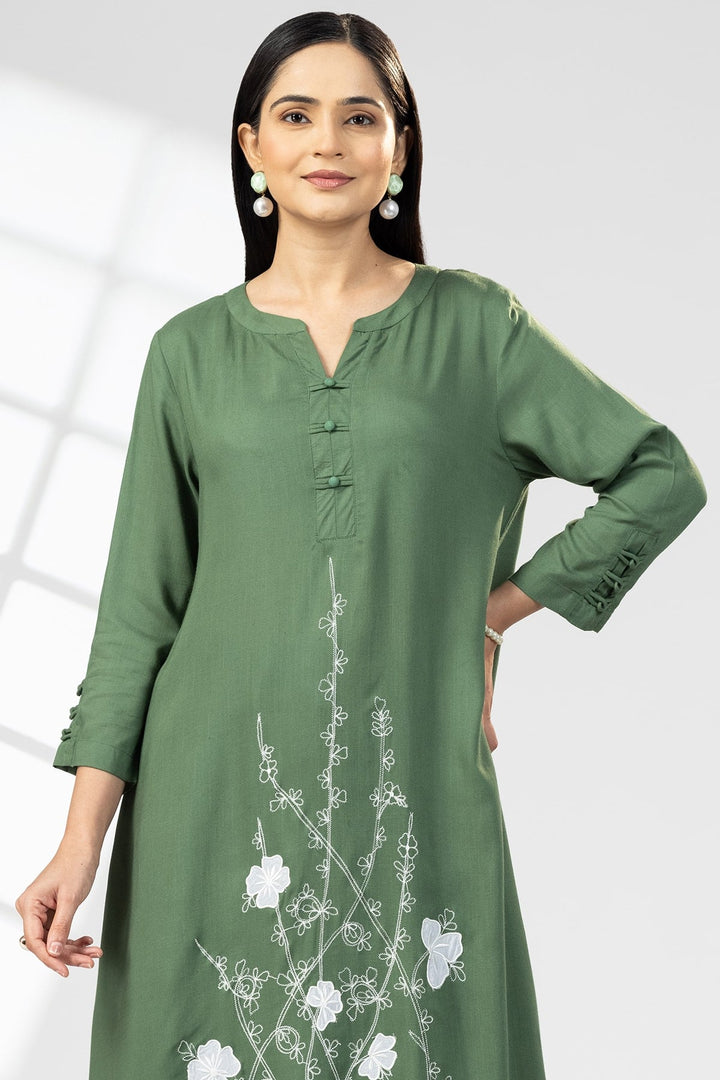 Green Rayon Slub Embroidered Kurti with Round Neck