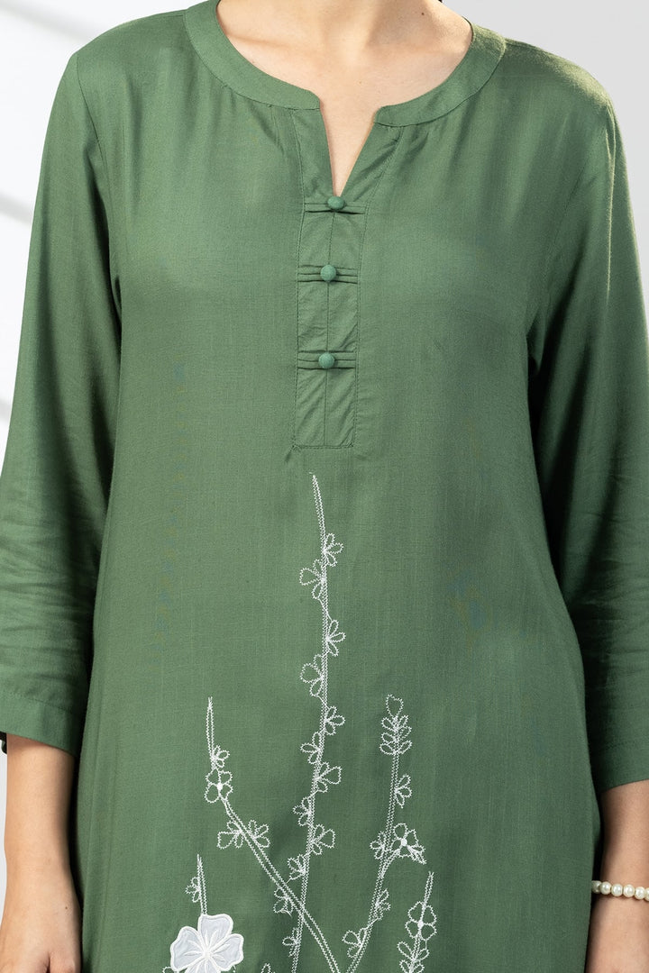 Green Rayon Slub Embroidered Kurti with Round Neck