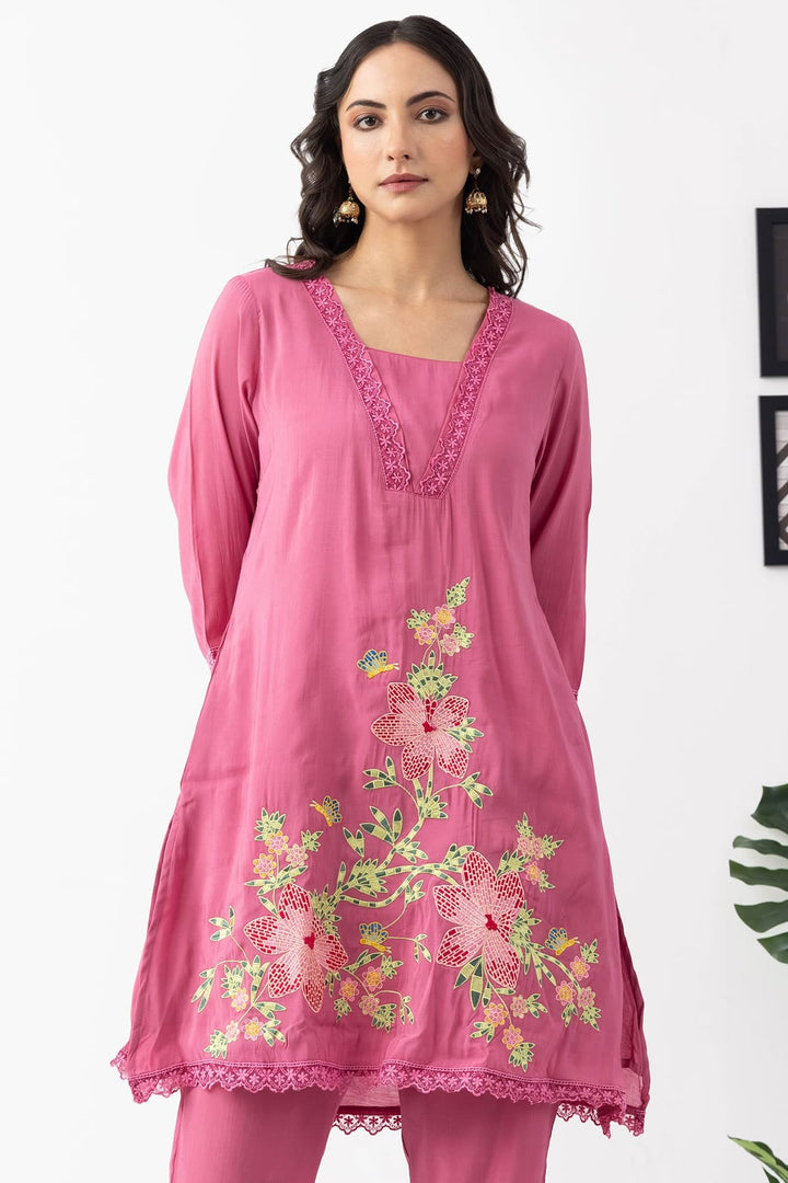 embroidery kurta set onion pink Chanderi viscose square neck 3/4 sleeves