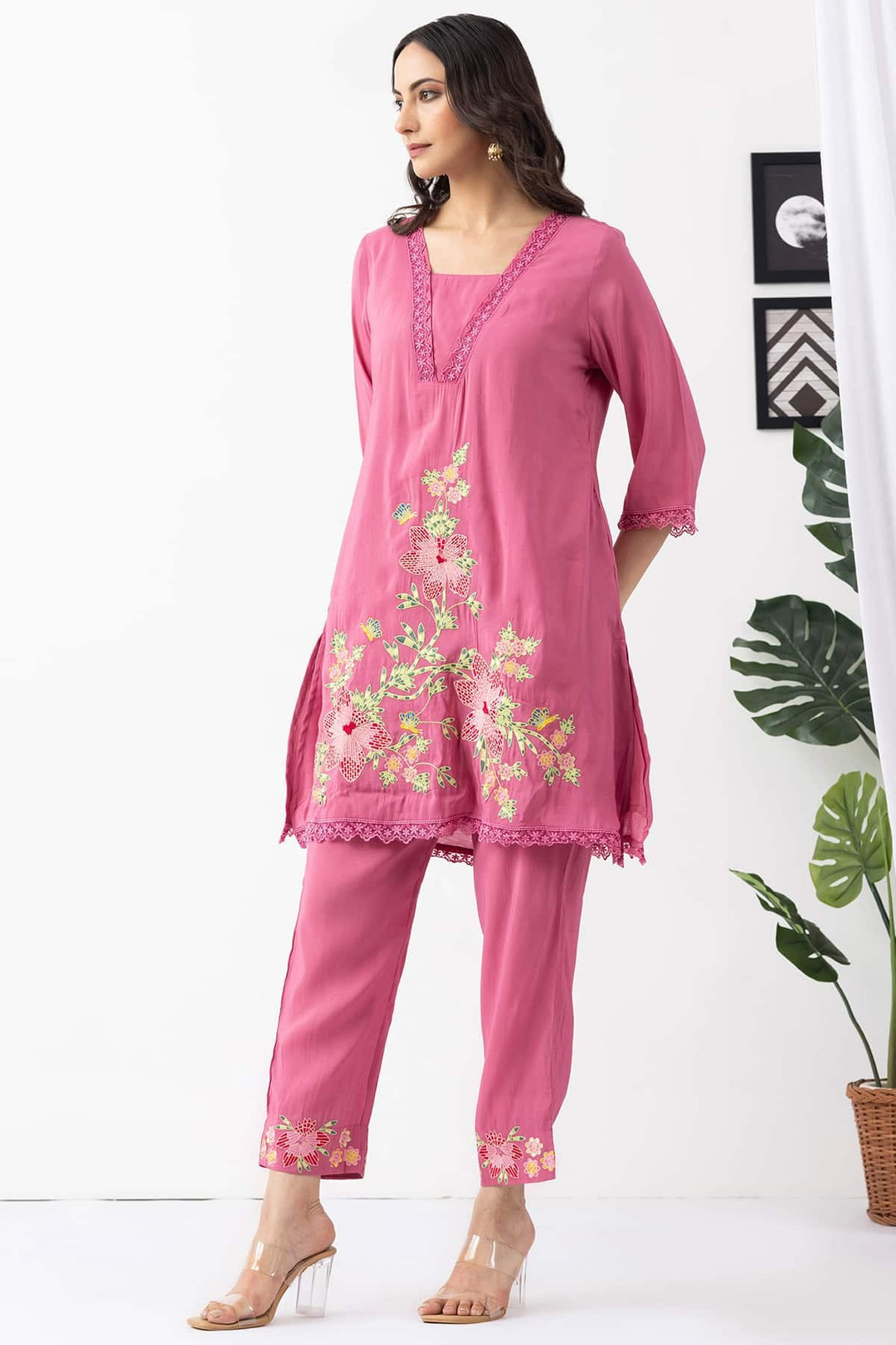 embroidery kurta set onion pink Chanderi viscose square neck 3/4 sleeves