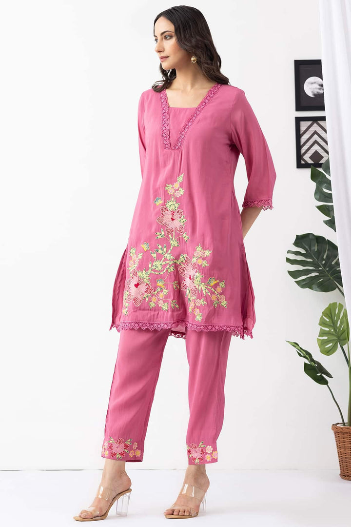 embroidery kurta set onion pink Chanderi viscose square neck 3/4 sleeves