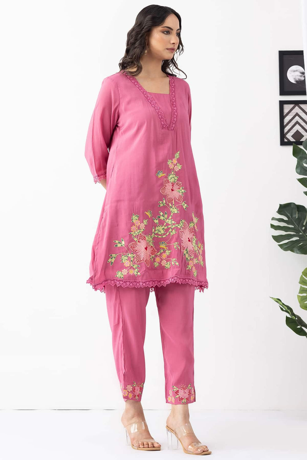 embroidery kurta set onion pink Chanderi viscose square neck 3/4 sleeves