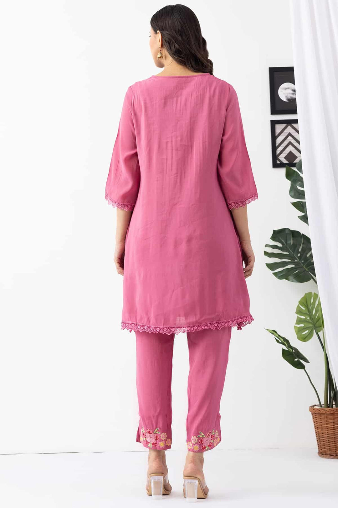 embroidery kurta set onion pink Chanderi viscose square neck 3/4 sleeves