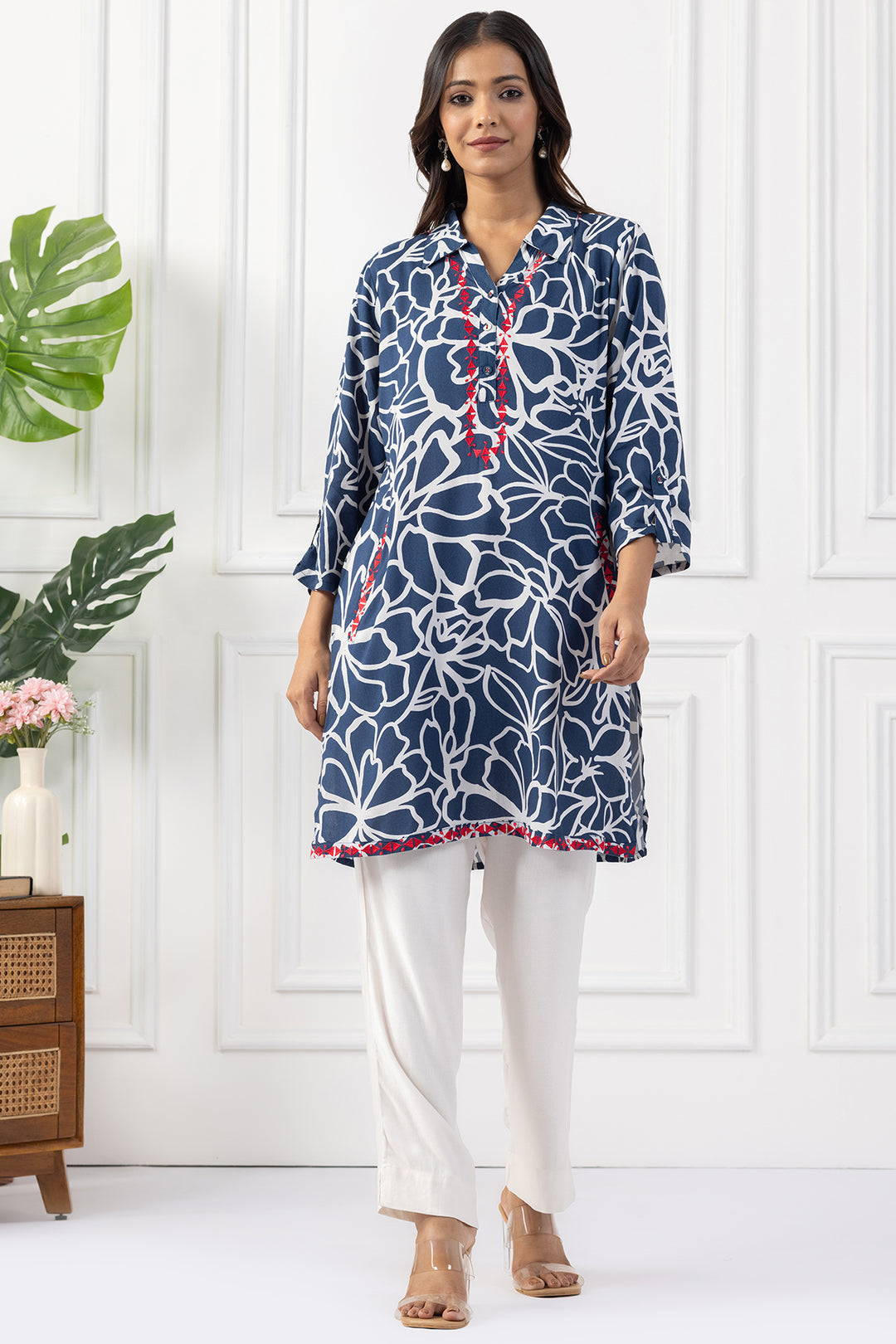 Navy &amp; White Printed Viscose Kurta with Collared Neck