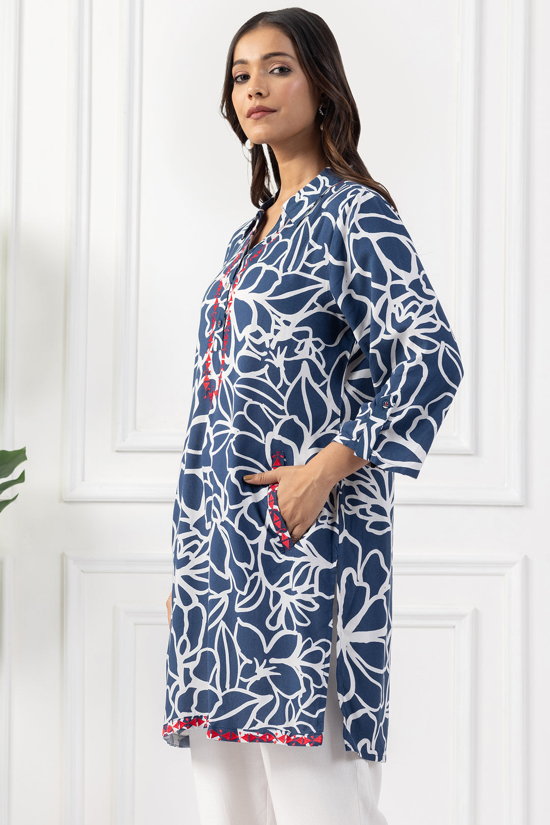 Navy &amp; White Printed Viscose Kurta with Collared Neck