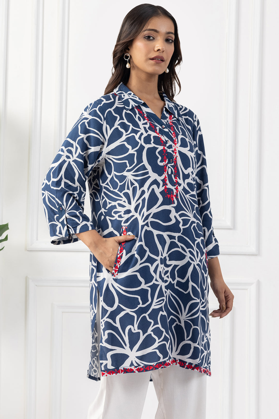 Navy &amp; White Printed Viscose Kurta with Collared Neck