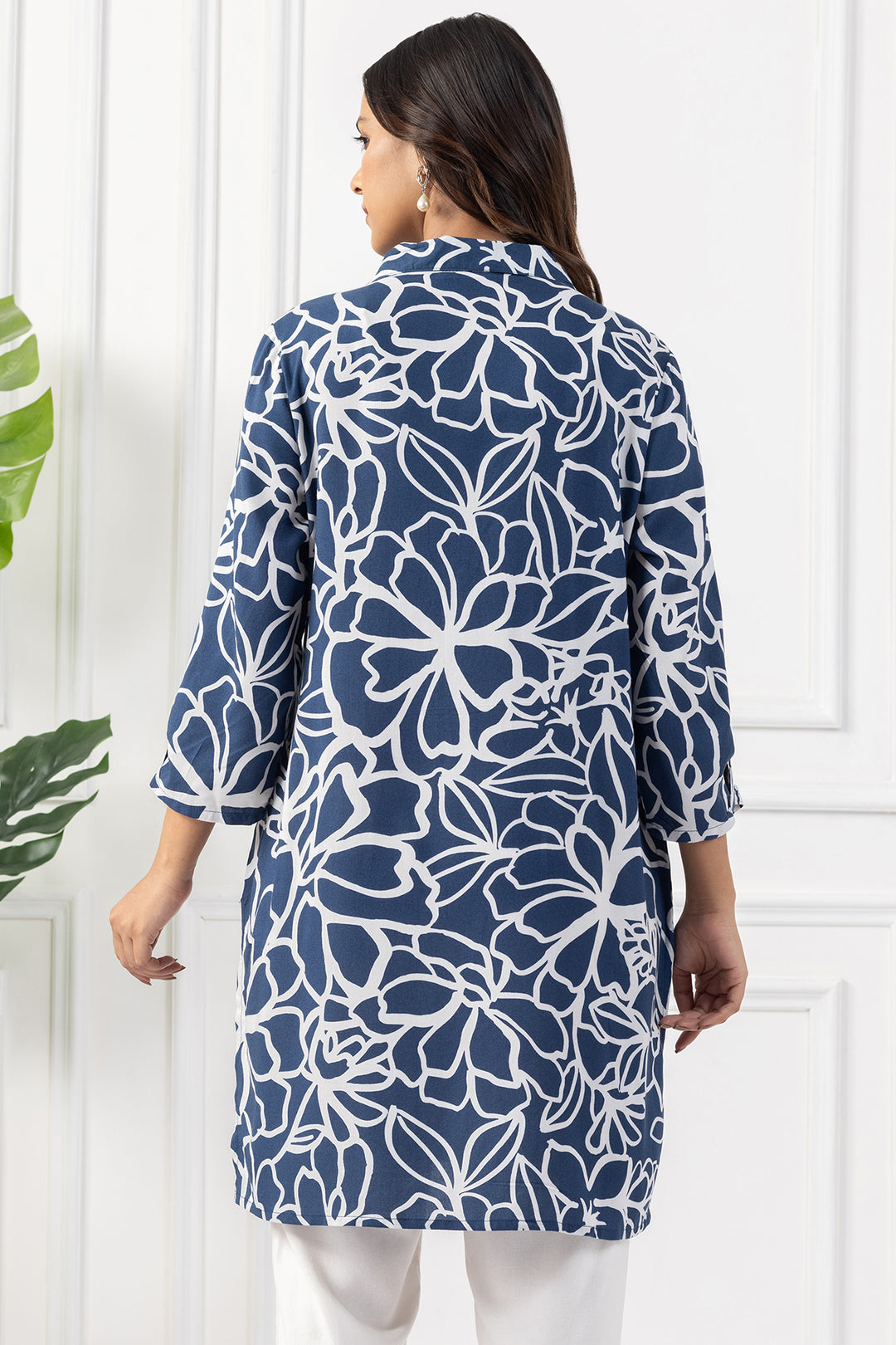 Navy &amp; White Printed Viscose Kurta with Collared Neck