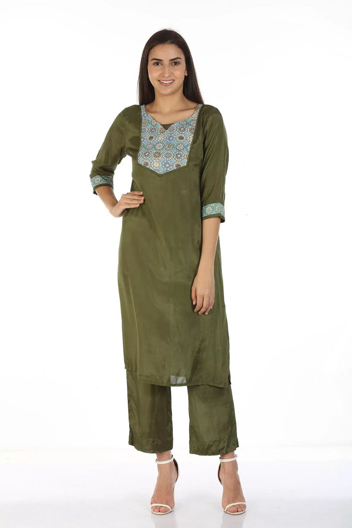 Shantoon Applique V-Neck Kurti (Green)