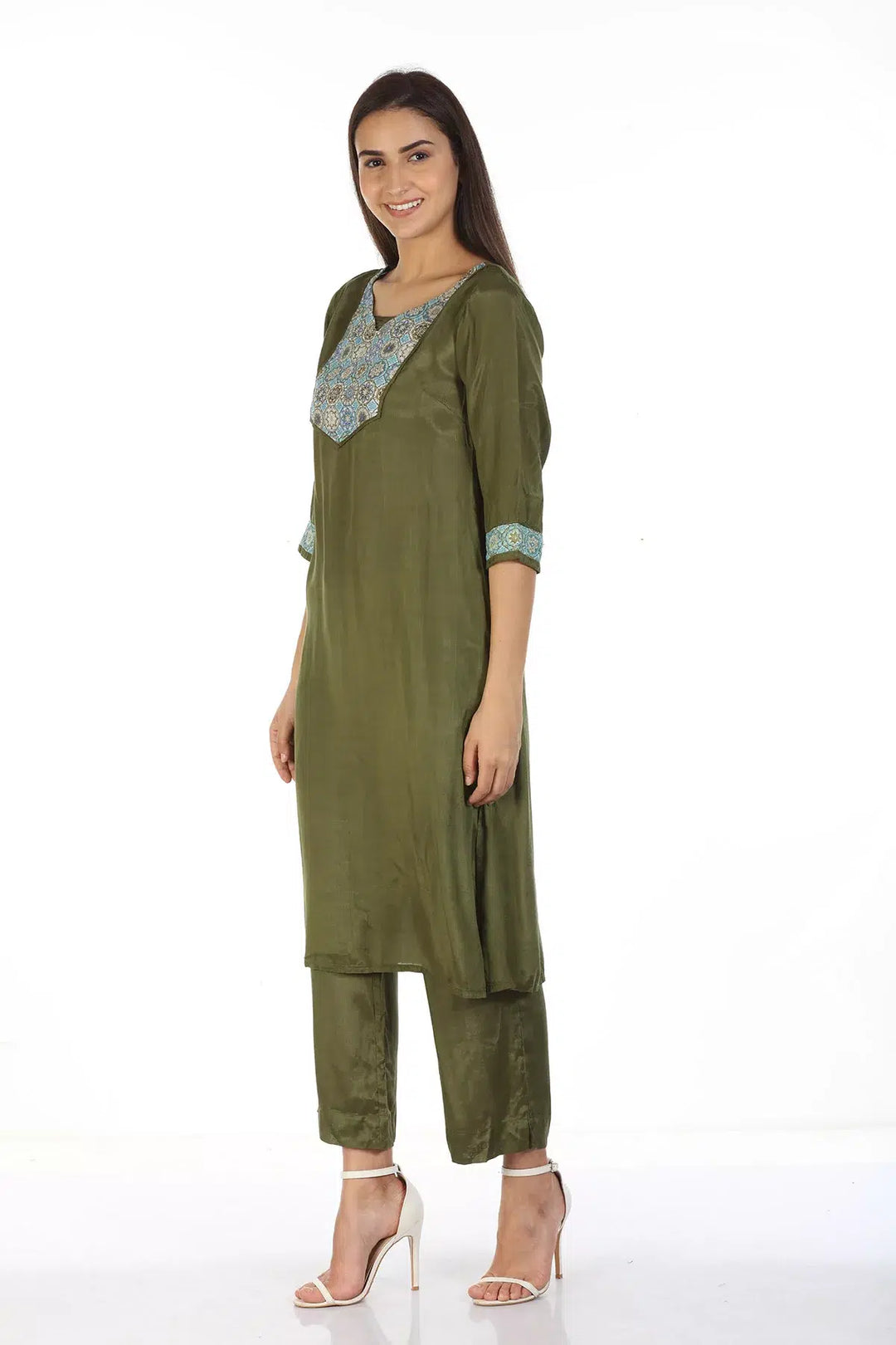 Shantoon Applique V-Neck Kurti (Green)