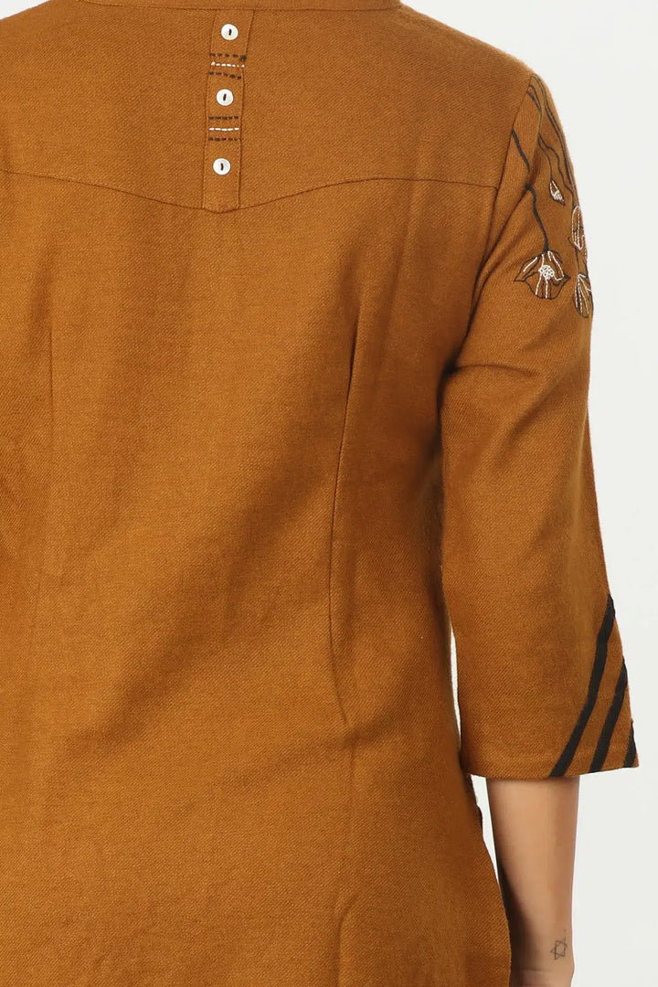 Solid kurti with round neck ( Pockets)