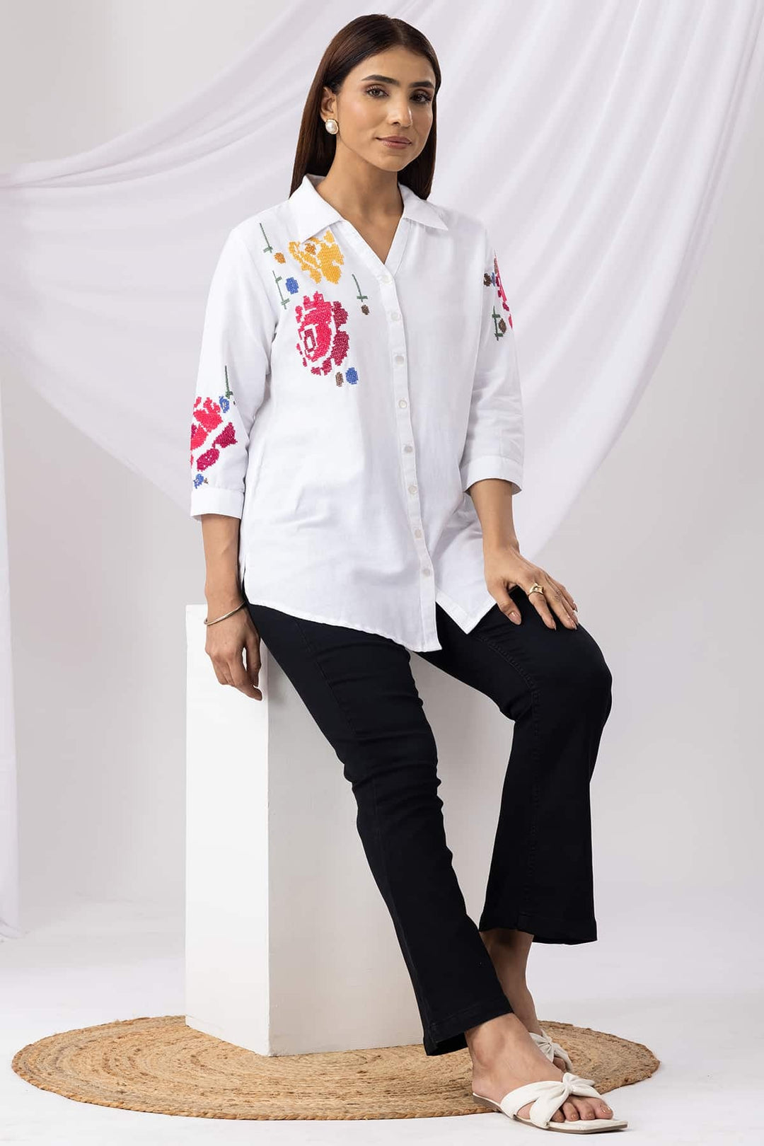 White Embroidered Viscose Tunic with Collar &amp; 3/4th Sleeves